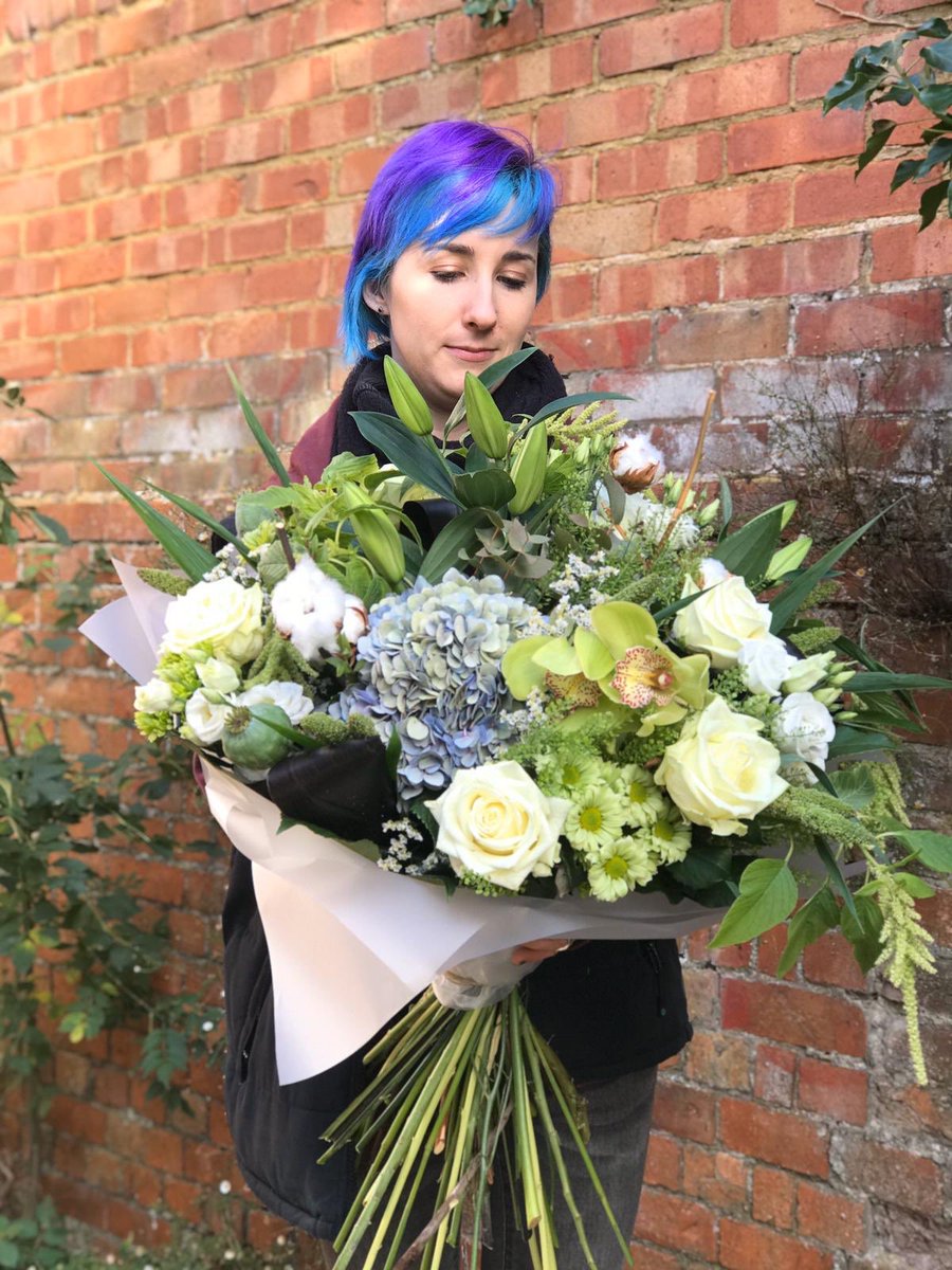 Raysflorist's tweet photo. ℍ𝕖𝕣𝕖 𝕨𝕖 𝕙𝕒𝕧𝕖 𝕁𝕒𝕤𝕞𝕚𝕟𝕖 𝕨𝕚𝕥𝕙 𝕒 𝕧𝕖𝕣𝕪 𝕝𝕒𝕣𝕘𝕖 𝕓𝕖𝕒𝕦𝕥𝕚𝕗𝕦𝕝 𝔹𝕠𝕦𝕢𝕦𝕖𝕥 🌿 
#bouquet #flowers #florist #greenandwhite #handtied #gift #surreyflorist #creative #art #floristwindow #raysflorist https://t.co/t5TDi3G4Ox