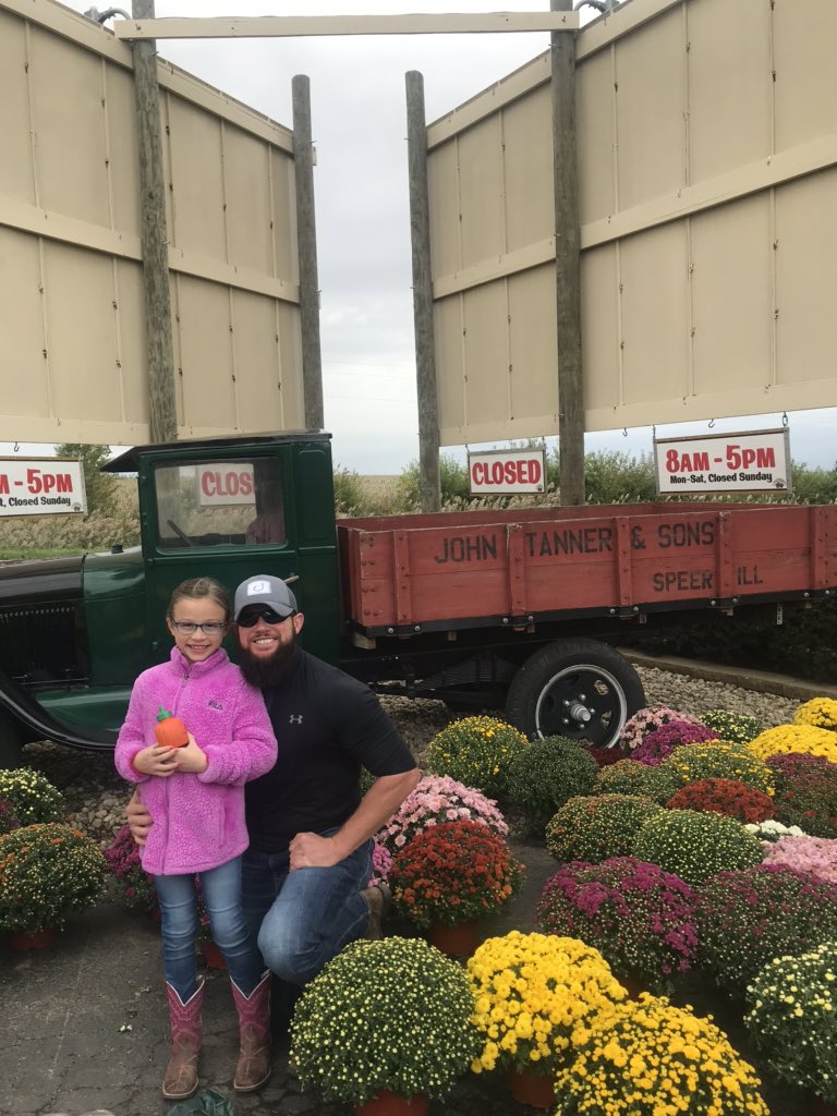 alzbartle's tweet photo. Pumpkin patch fun
Fall is everyone’s favorite time of year 🍁🍂🎃 https://t.co/zeS6B37ZTt