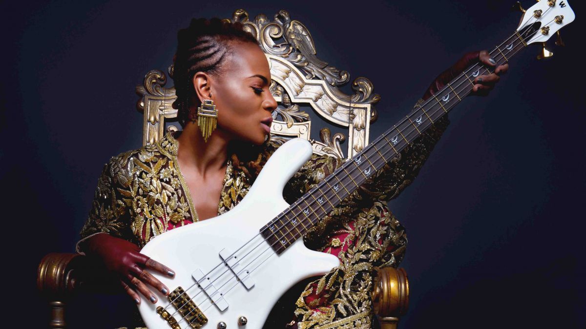BassPlayerWeb's tweet photo. Former Beyoncé bass virtuoso Divinity Roxx has advice that all bassists could use... https://t.co/o8Ugak9dtb https://t.co/DzRKNn0cLc