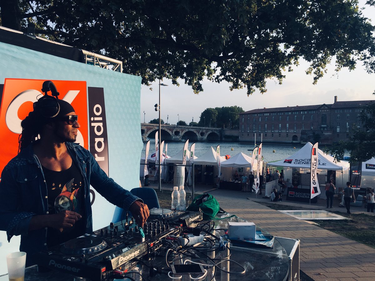 Soundfari's tweet photo. Petit retour sur le waterugby super événement
Merci francis pour l'accueil
#waterugby #toulousemaville #dj #djlife #noracism #soundfari #waterugby https://t.co/LXOxCpyCvm