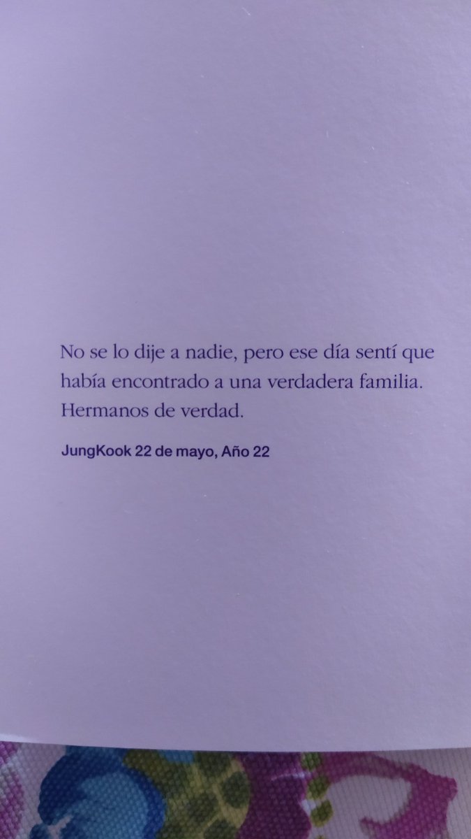 xkookel's tweet image. Ya tengo esta maravilla conmigo. Y he muerto de amor de lo bonito que es 😭💜 Esta noche lectura intensa. #TheNotes #BTS @BTS_twt