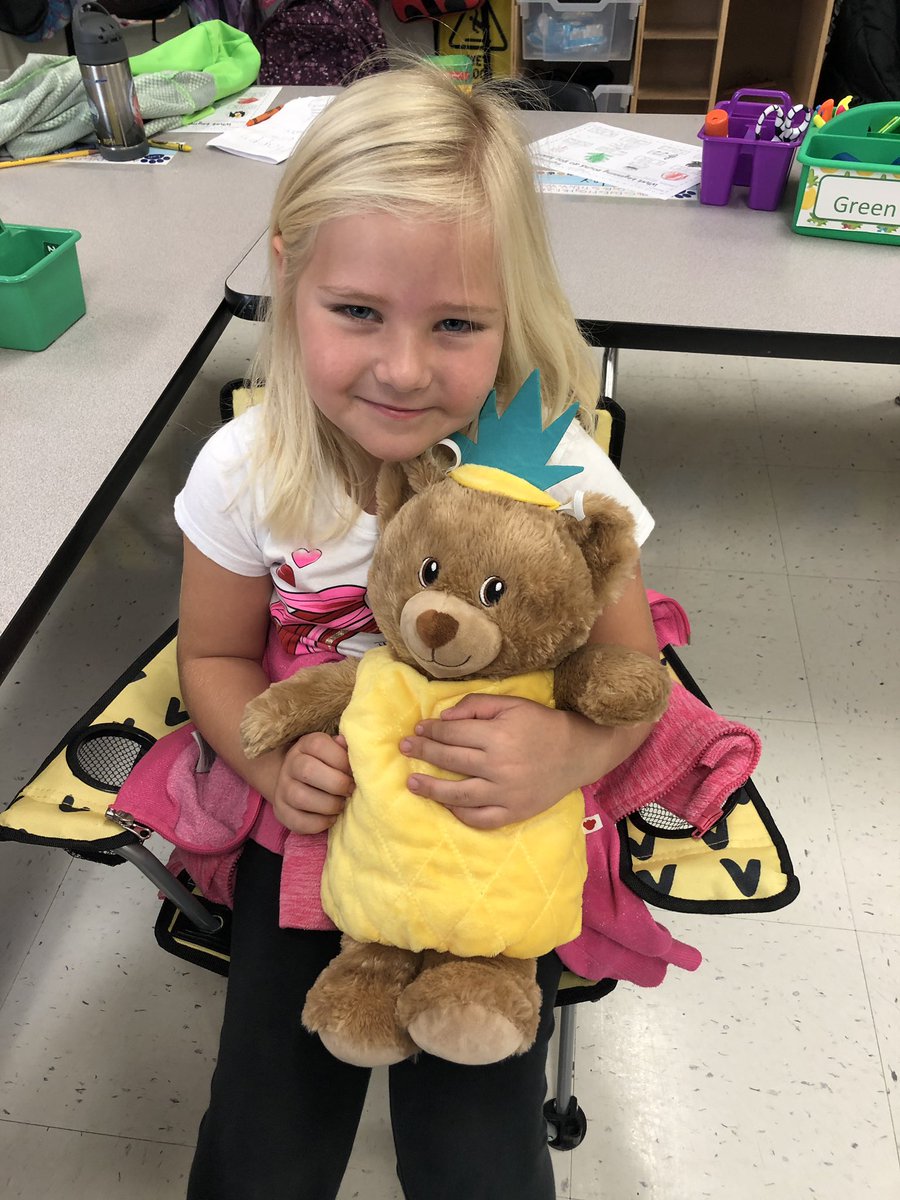 mrsgreensteam's tweet photo. Got to visit my sweet bus friend on Friday. She wanted me to see her sitting in the pineapple chair! #pineappleoftheweek #bsebears @BaileyBears05 #cutiepie https://t.co/B3roYODOe8