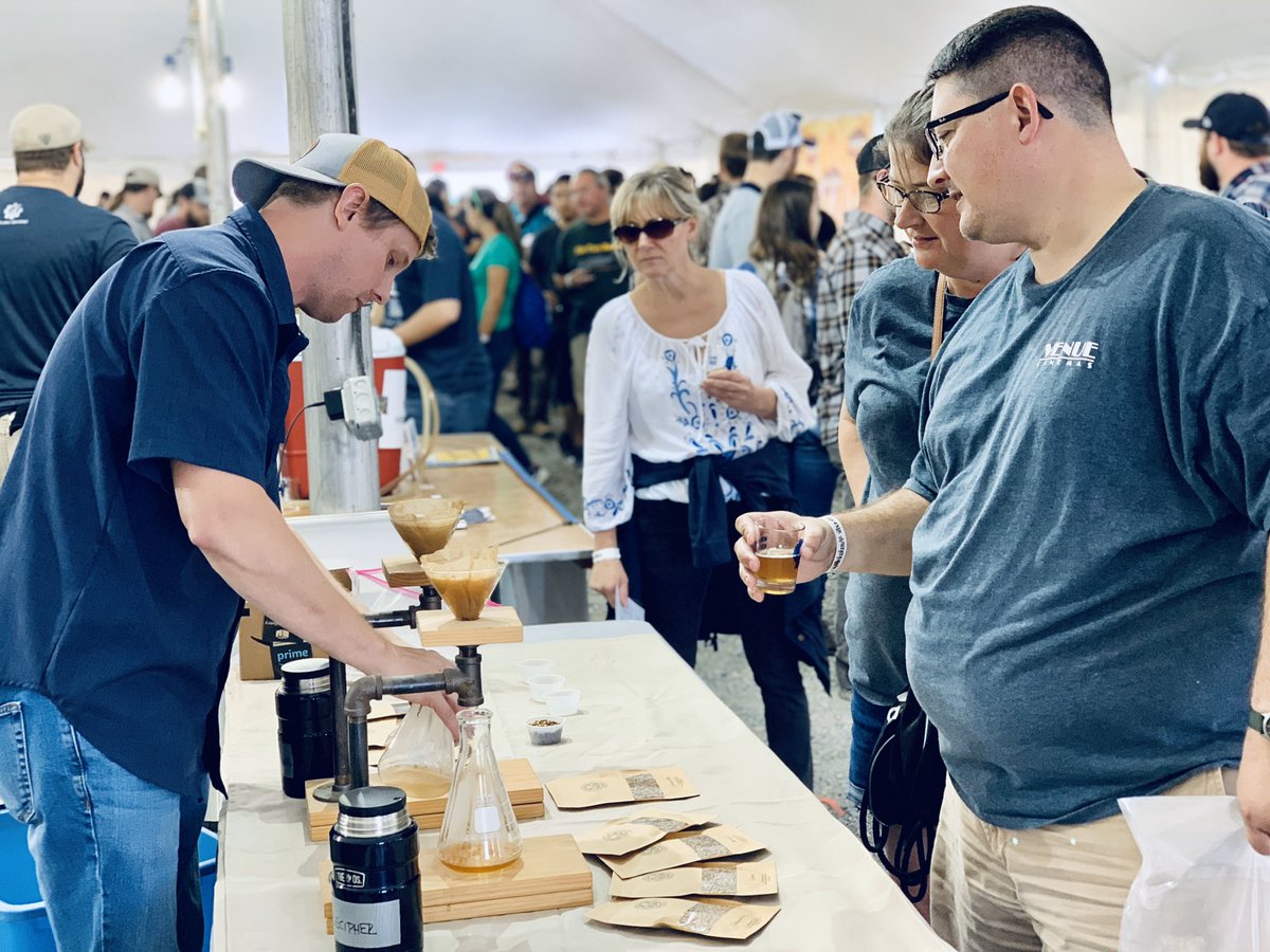 Saturday was the @VACraftBeer Blue Ribbon festival at the state fair. It’s a farm-forward, ag-focused fest, and one of my favorites. Jeff from @murphyrudemalt came and did mini-mashes of beers served at the fest using his malt for side by side tasting.