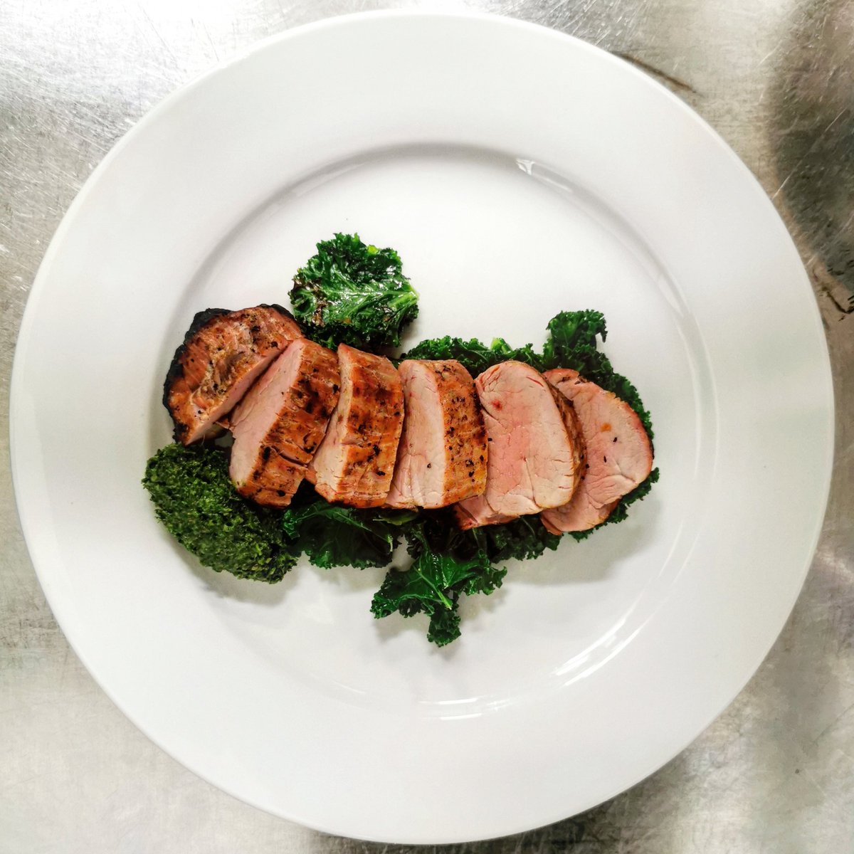 A very beautiful, ale brined pork fillet cooked on charcoal and dressed over kale and salsa verde 🐖
*
*
*
#theporterhouse #grillandrooms #bar #restaurant #grillhouse #steakhouse #oxford #oxfordfood #oxfordshire #photooftheday #picoftheday #foodphotography #photography