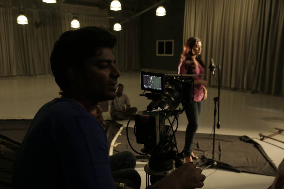 Surma_SG's tweet photo. Good Evening❤
#OldClicks from #Raunaq's video shoot day. https://t.co/r8IWpMt5dx