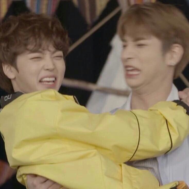 peachpepix's tweet image. ถ้าคุณย่าใช้สมองใคร่ครวญสักนิด คุณย่าจะสำเหนียกว่า ผมกับมุหยองไม่ชอบกัน!