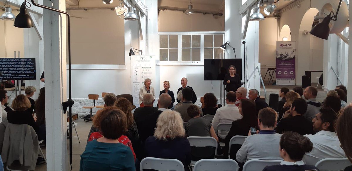 Cet événement met en lumière les métiers de la communication #accessible et des solutions automatiques.

Un grand merci à <a href="/s_cluzel/">Sophie Cluzel 🇨🇵🇪🇺</a> pour sa visite sur notre stand. 

<a href="/PourlAudition/">Fondation Pour l'Audition</a> <a href="/JBoroy/">Jérémie Boroy</a> #Deafi #Accessibilité #Sourd #Malentendant