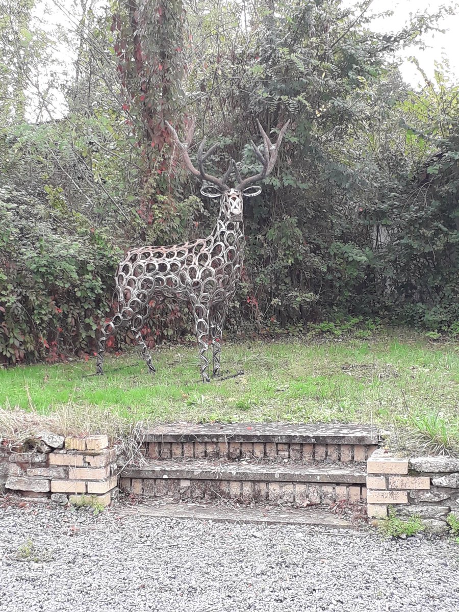 Finally, the deer takes pride of place in our courtyard 🦌
#MetalArtist #DeerSculpture #PeriouxMetalArt