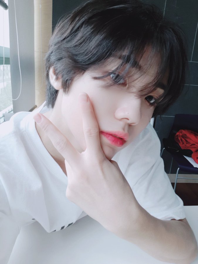 Starshipz_VN's tweet photo. [HOT]❌❌❌ 

STARSHIPZ tiết lộ thành viên mới  tên (An Sungmin )😚

Aegoooo cái Visual đỉnh cao mấy chị ơi 😍😍 Starship tìm đâu ra mà giỏi thế🤗
----------
#StarshipZ🚀
#LittleStar🌟
#An_Sungmin https://t.co/urQVxNL5h1