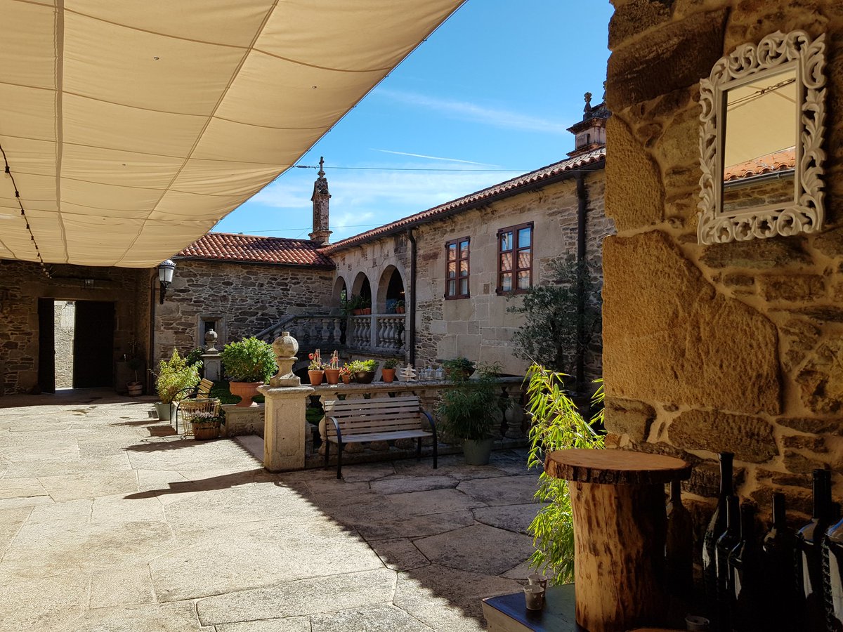 elliodeabi's tweet photo. Disfrutando del @PazodeBendoiro en nuestro paso por el Camino de Santiago por la Vía de la Plata
#ViaDeLaPlataGalicia 
#TurismoGalicia
#ViaDeLaPlata 
#CaminoDeSantiago https://t.co/Q1Ua3C6l6u