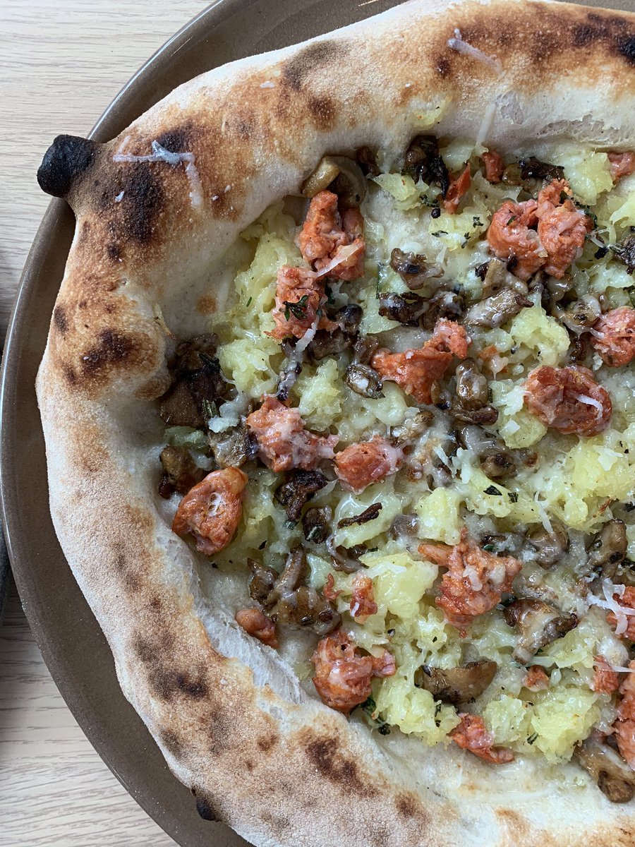 Crust_UK's tweet photo. We only went and did it, we won the award for best pizza in England and Wales at the @Italianawards UK Pizza Championships #winners https://t.co/iNBF6CAwk8