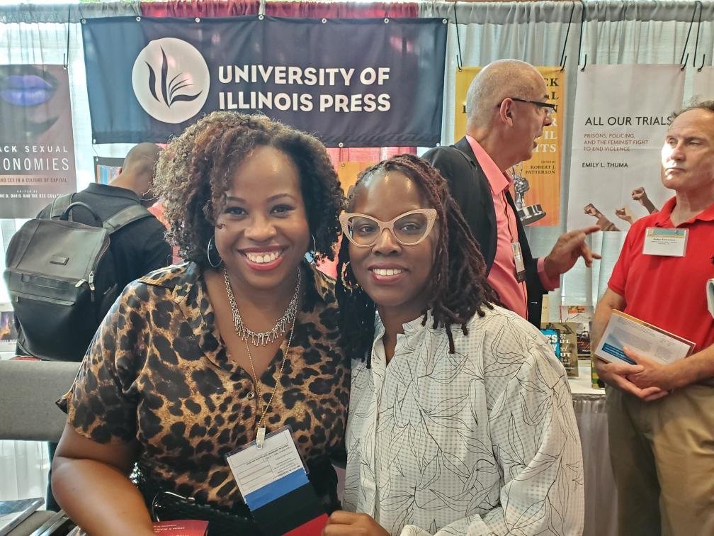 madameclair08's tweet photo. Congrats to @JAAHistory Editorial Board Members @SableVictorian and @KeishaBlain on their @IllinoisPress Book: "To Turn the Whole World Over: Black Women and Internationalism" 

It was a Great Book Signing with @SableVictorian and @dawnd. #ABWH #ASALH2019 https://t.co/zubYdzLsw1