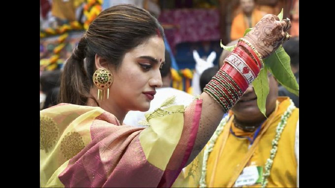 thefirstindia's tweet image. #NusratJahan, the first-time MP from #Kolkata's #Bashirhat, has been in the line of fire of the #Muslim clergy for sporting symbols of #Hindu matrimony like 'mangalsutra and sindur' since her marriage to a #Hindu entrepreneur.