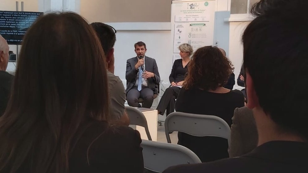 L'intelligence artificielle vs l'intelligence humaine pour le relais téléphonique, où en sommes nous et quelles perspectives ? 
#accessibilite #IA #Ihumaine #sourd #maltendant #languedessignes #relationclient #interpretelsf #lpc
