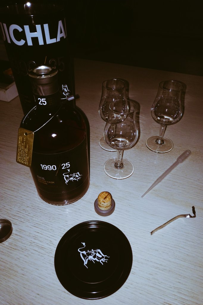 This 25yo <a href="/Bruichladdich/">Bruichladdich Distillery (Account Inactive)</a> is simply amazing. Expectations weren't high since aging nowadays has a negative effect on the overall balance. Glad we bought 2 bottles to save one for Second Coming...