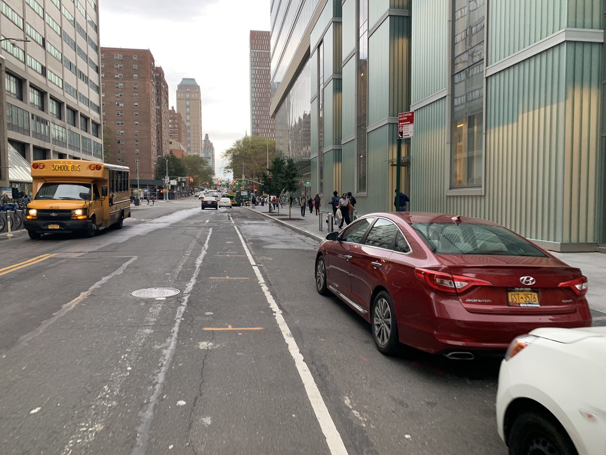 D00RZ0NE's tweet photo. Credit where credit is due:
Twice in the last two weeks this turn only lane/No Stopping Anytime zone has been clear when Iโve passed it in the morning. Thanks, @NYPDTransport @BPEricAdams. Now itโs time for @NYC_DOT to complete the #FixJaySt #bikeNYC lane here! https://t.co/wU2r0m9DIf