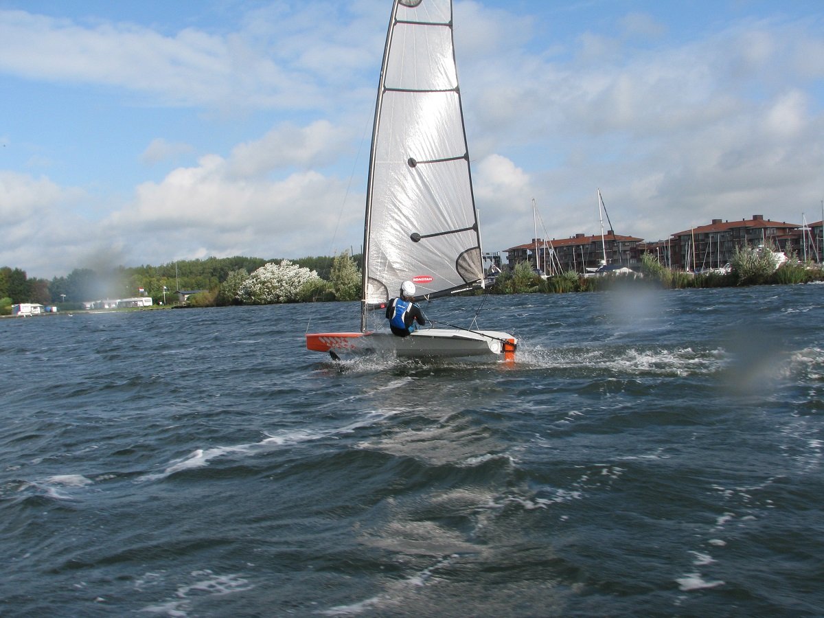 First time in the boat, and flying away!

#foil #foiling #hydrofoil #Flo1 #Aeronamics #foilinggeneration
#boat #boatbuilding #hightech #composite #carbon #lightweight #dinghy #sailing