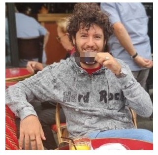 johanan57's tweet image. l' #ebete inginocchiato davanti alla tomba del #duce ! dopo il licenziamento avrà più tempo per pregare....#coglione