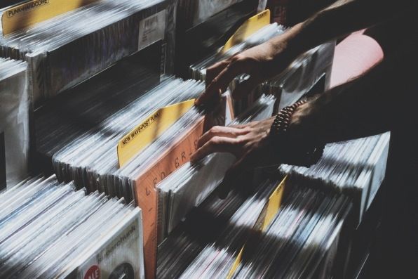 maticgolob's tweet image. I was just engaged in a similar discussion a couple of days ago - how and why so much of the “old tech and stuff” is making comebacks recently. 
Vinyl is one of them. Why?
#technology #techcomeback #techcycle #lifecycle

buff.ly/2n8vYQl from @fastcompany