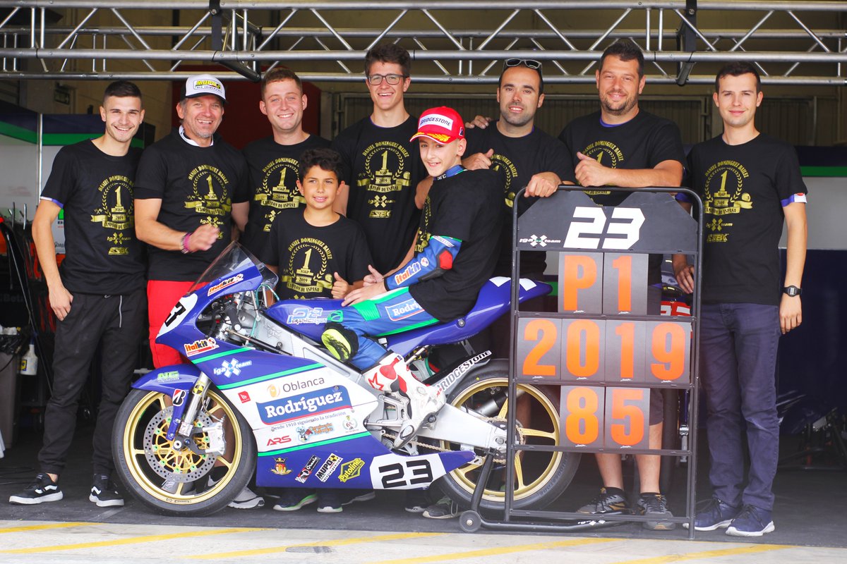 IgaxTeam's tweet photo. 📝 CRÓNICA | El #IgaXTeam y #DanielDomínguez se proclaman campeones de España en #85GP 🏆
💪🏻 #DavidReal, líder actual, y #MarcoMorelli también pelearan por el título de #PreMoto3 en la última carrera 🏁
➡ https://t.co/m9NTWzl0Jo https://t.co/Xj0a2x9T2D