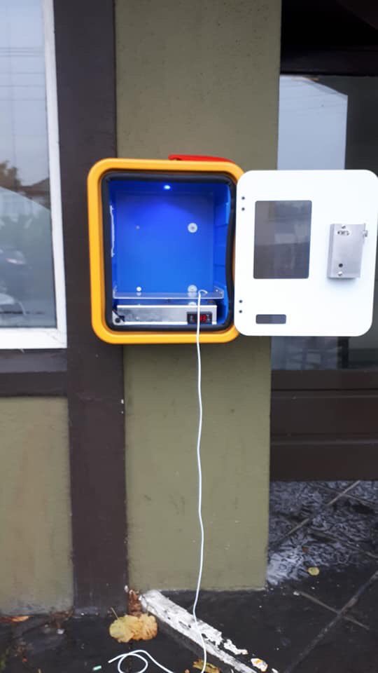 The AED at Chrissy D's pub on the Vevay is missing from its box. Having checked with <a href="/AmbulanceNAS/">National Ambulance Service 🇮🇪🚑</a> are not aware of any emergencies in the area that would have needed an AED.

If you know anything please contact <a href="/gardainfo/">Garda Info</a> or DM here. Thank you. @NasDirector <a href="/LoughlinstwnNAS/">Loughlinstown NAS</a>