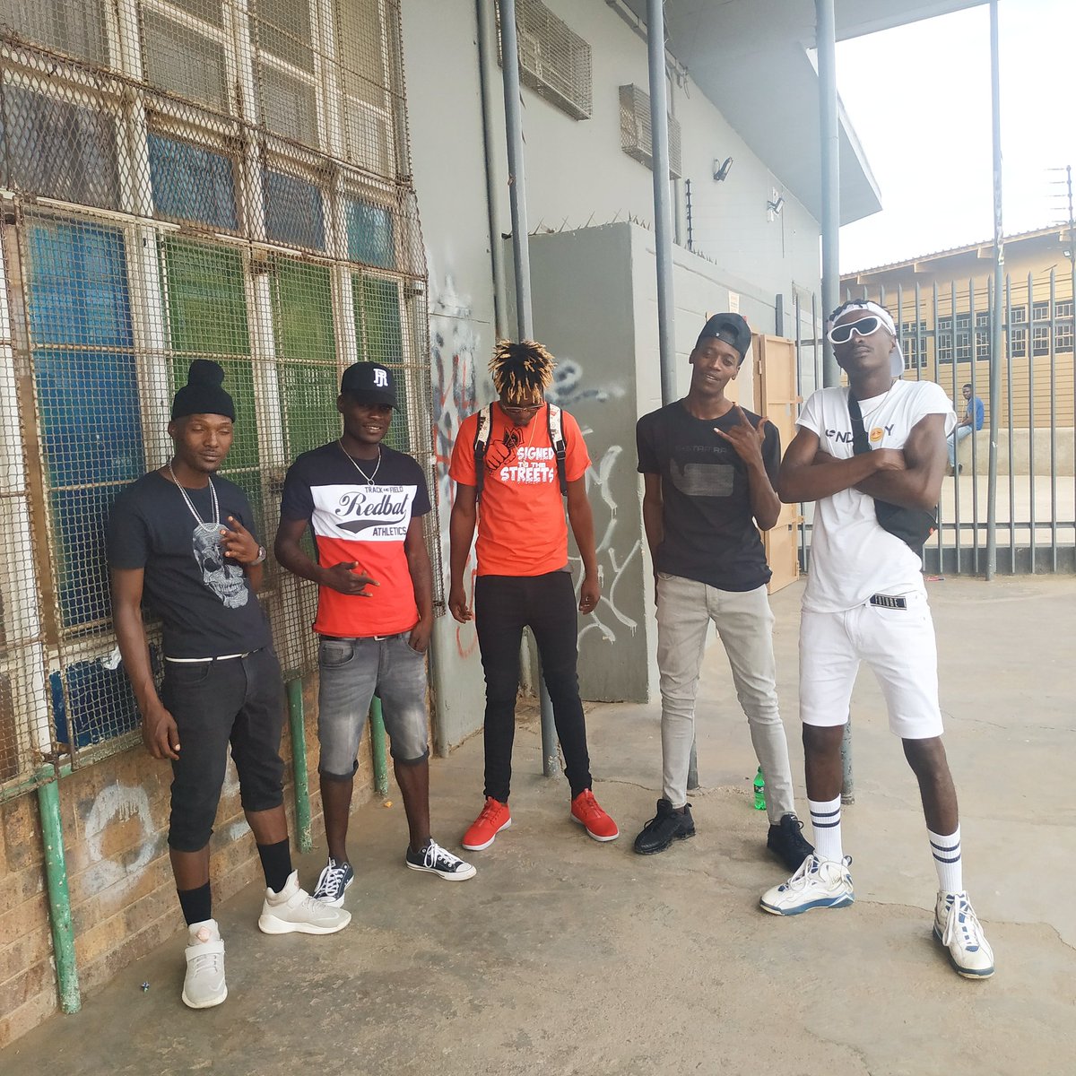 BokNora1's tweet photo. Ten toes down keeping our heads up
#Signed2dastreets
#Shinenowout
#supplyingdastreets
#$tt$
#NewMuziq
#Newskul
https://t.co/y7WVv4POHE https://t.co/zysROghYaj