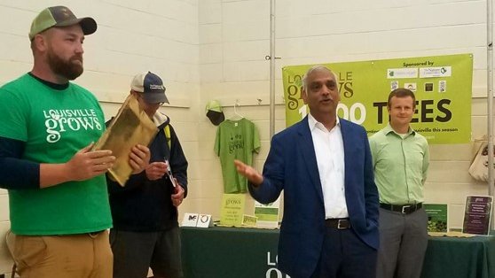 GreenHeartLou's tweet image. Green Heart Louisville kicked off our first phase of planting. Kudos to @LouisvilleGrows @nature_org @UofLEnvirom @HyphaeDesign, to the numerous volunteers that came out and showed out! We greatly appreciate you &amp;amp; for our wonderful residential participants!