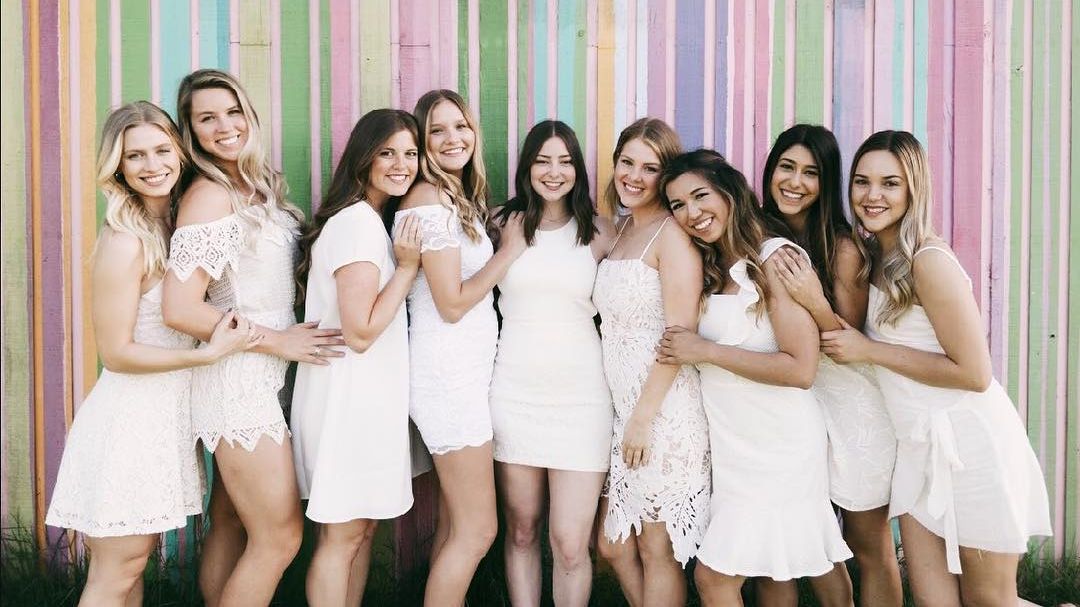 We believe there's power in our core value of Sincere Friendship. How have you experienced #SincereFriendship? Send your story to thearrow@pibetaphi.org for a chance to be featured.
📷: <a href="/UOpibetaphi/">Pi Beta Phi</a>