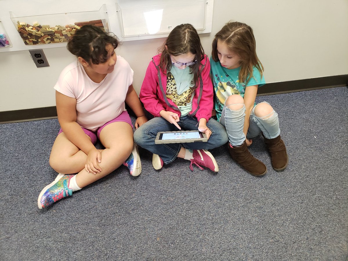 wsmithpes's tweet photo. The @breakoutEDU platform makes it so easy to create and do digital breakouts. The Ss are working together on a map skills assessment. #plainstigers https://t.co/dYJh6W2Sb2