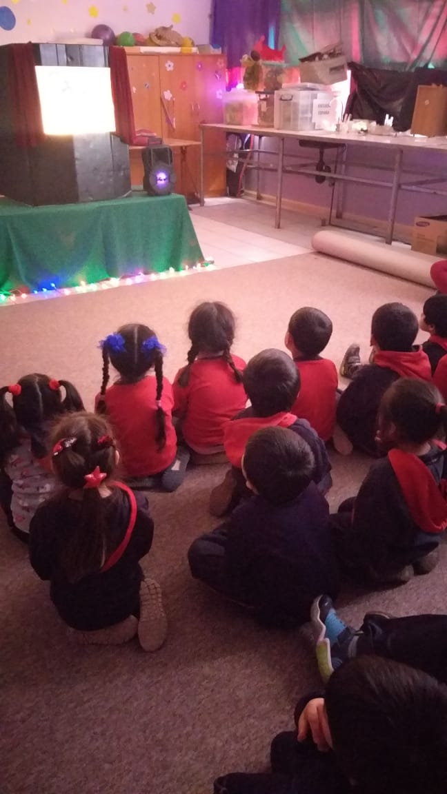 DAEMLosAndes's tweet photo. DESTACADO

Los más pequeños también celebran el aniversario de Escuela España a su manera, viendo una presentación de teatro de sombras en colores junto a la obra "el monstruo de los colores"

#DAEMLosAndes
#EducaciónLosAndes
#EscuelaEspaña https://t.co/VWRMdczpG3