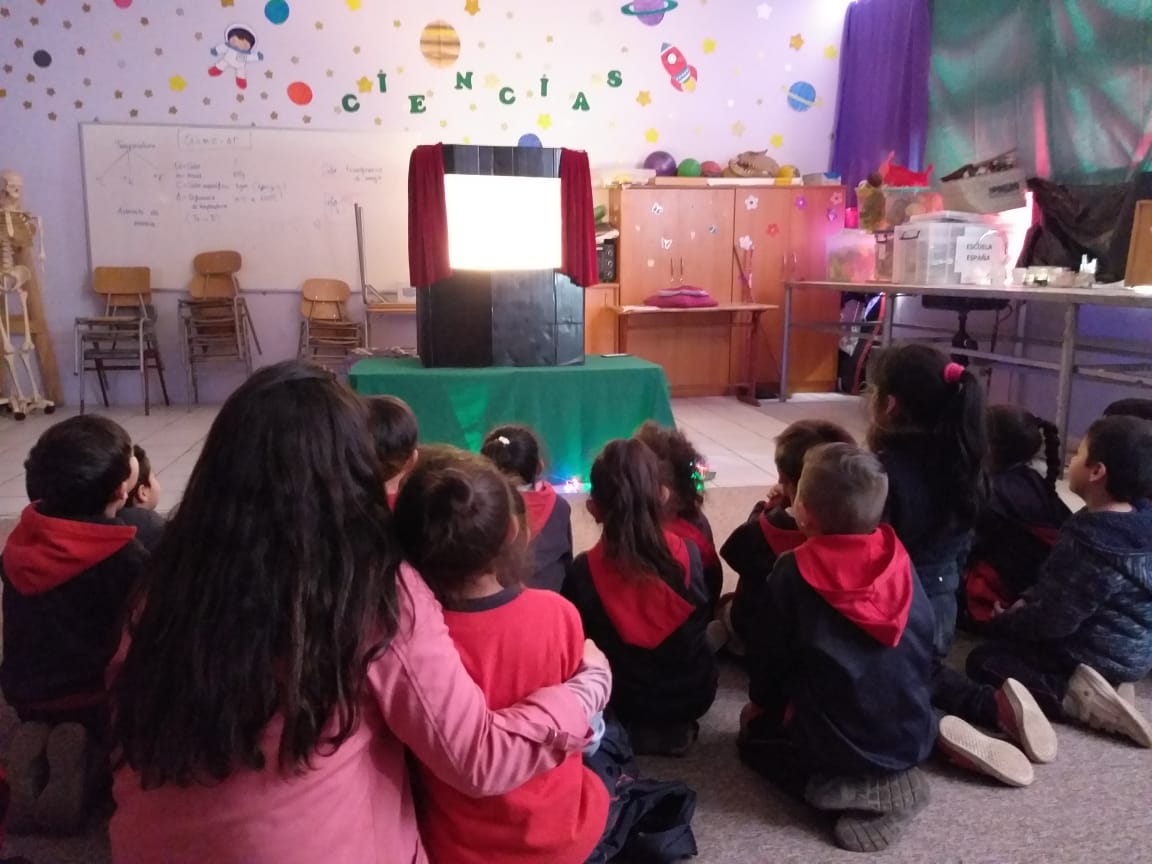 DAEMLosAndes's tweet photo. DESTACADO

Los más pequeños también celebran el aniversario de Escuela España a su manera, viendo una presentación de teatro de sombras en colores junto a la obra "el monstruo de los colores"

#DAEMLosAndes
#EducaciónLosAndes
#EscuelaEspaña https://t.co/VWRMdczpG3