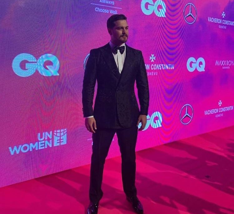 TvDunyasii's tweet photo. Çağatay Ulusoy, Abu Dhabi’de GQ ödül töreninde... https://t.co/jjwpZYtPVb