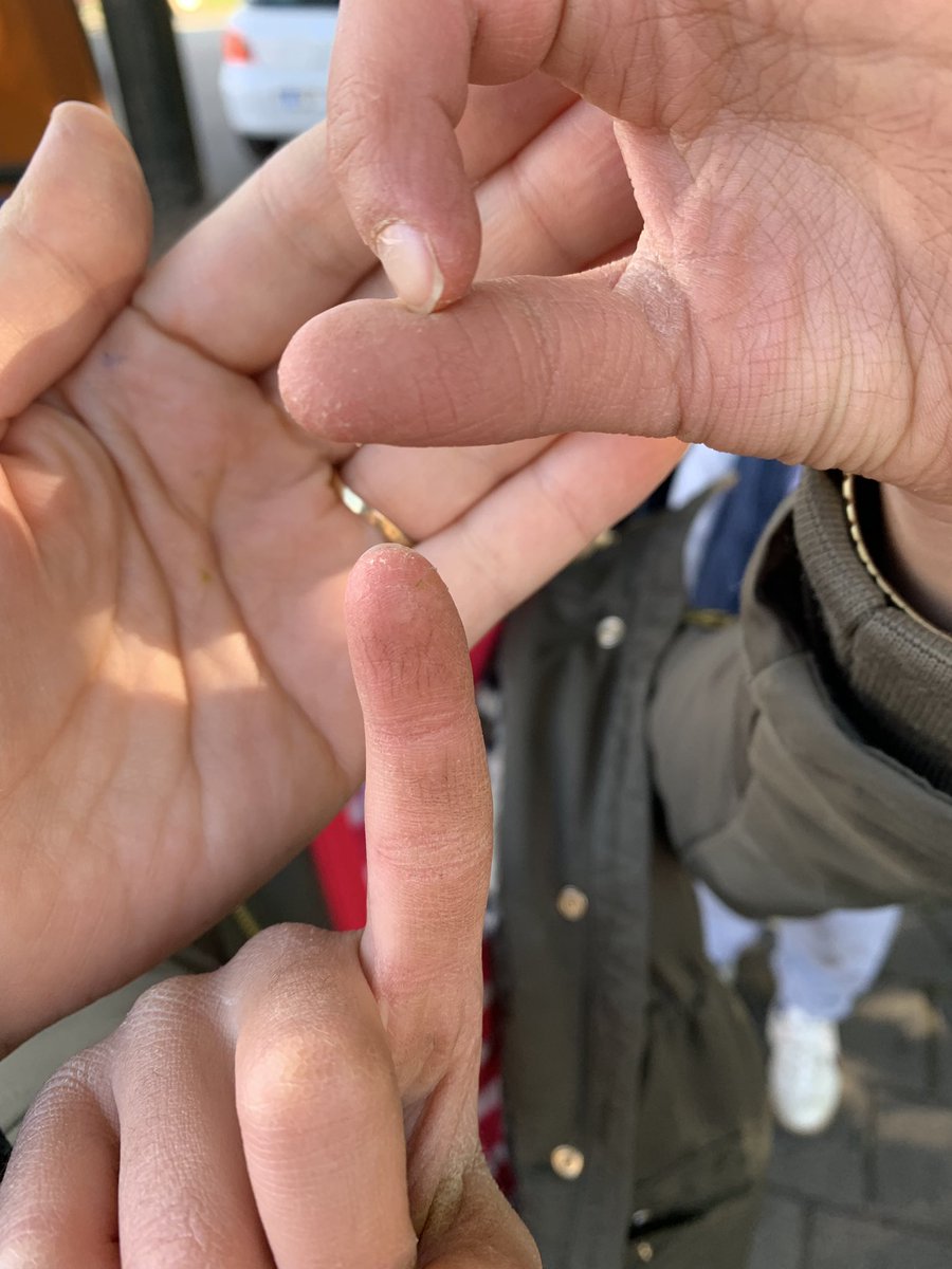 KhemiriNathalie's tweet photo. Bokstavsdetektiverna gav sig ut för att leta efter bokstaven i. Vid varje stop passade vi även på att räkna hur många i vi hittade just där. Elverna visade även med kropp och fingrar hur vi kan forma bokstaven.@stenkulaskolan https://t.co/nsdlVUFSS5