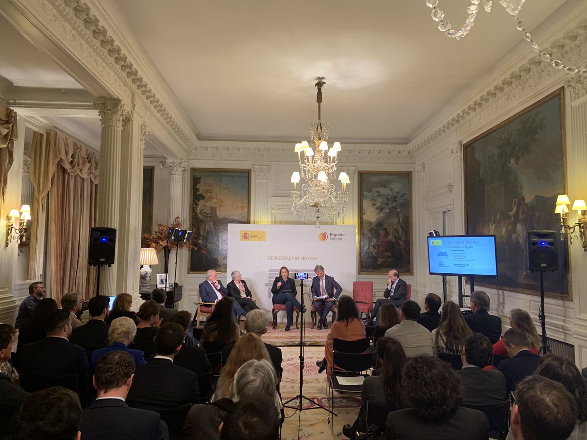 EmbSpainUK's tweet image. Hoy celebramos la tertulia sobre España en Democracia bajo el lema #DemocracyinMotion 
#lademocraciasetoca 

Muchas gracias a nuestros ponentes y asistentes por este estupendo coloquio.

@EspanaGlobal