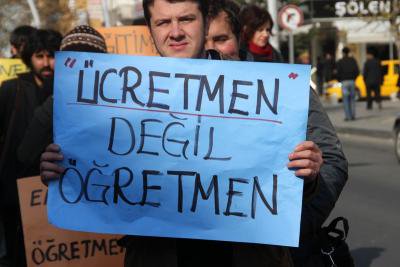 TRogretmen's tweet photo. #ErdoğandanÖğretmene60Bin

Ücretli öğretmenlik günü kurtarır.İhtiyaç için öğretmene 60 bin atama yapılmalıdır.
@RTErdogan
@ziyaselcuk
@BeratAlbayrak https://t.co/E9MYcnDjZf