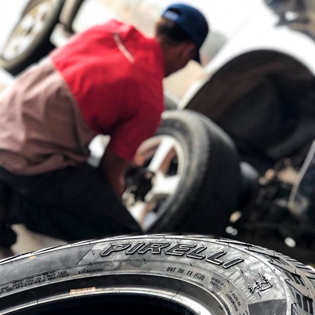 Solauto_'s tweet photo. Hoy es  #lunes y el Team @solauto te espera para brindarte la mejor atención y ofrecerte las gomas de la más alta calidad!!
Somos Soluciones Automotrices
. 
#sportscar 
#supercars 
#cargram
#carswithoutlimits 
#neumaticos 
#gomas 
#rpdominicana
#servicioautomotriz 
#instacars https://t.co/WqFg5S7XnD