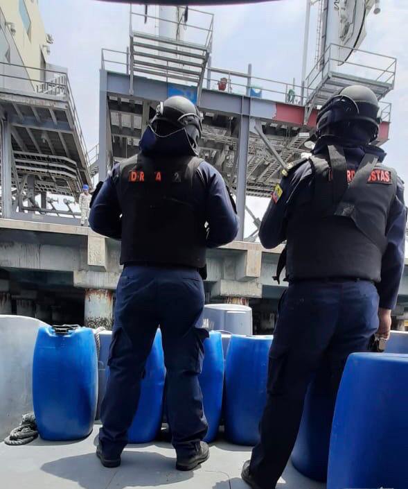 armada_ecuador's tweet photo. #SALINAS | La #ArmadaEcuatoriana mantiene el control en los sectores marítimos estratégicos de la provincia de Santa Elena.
.
#FFAAConElPueblo #ComprometidosConLaPatria #UCSELE https://t.co/QuyIPdcYZm
