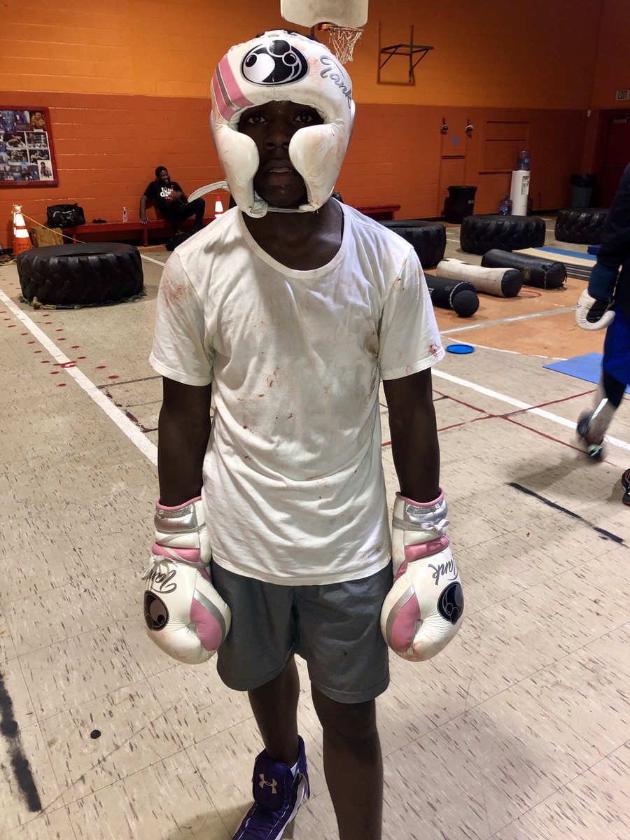 CoachCalvinFord's tweet photo. @Gervontaa donated his gear and Darius didn’t disappoint 💪🏾‼️‼️ #WEDONTPLAYBOXING https://t.co/3JfQKgr4cC