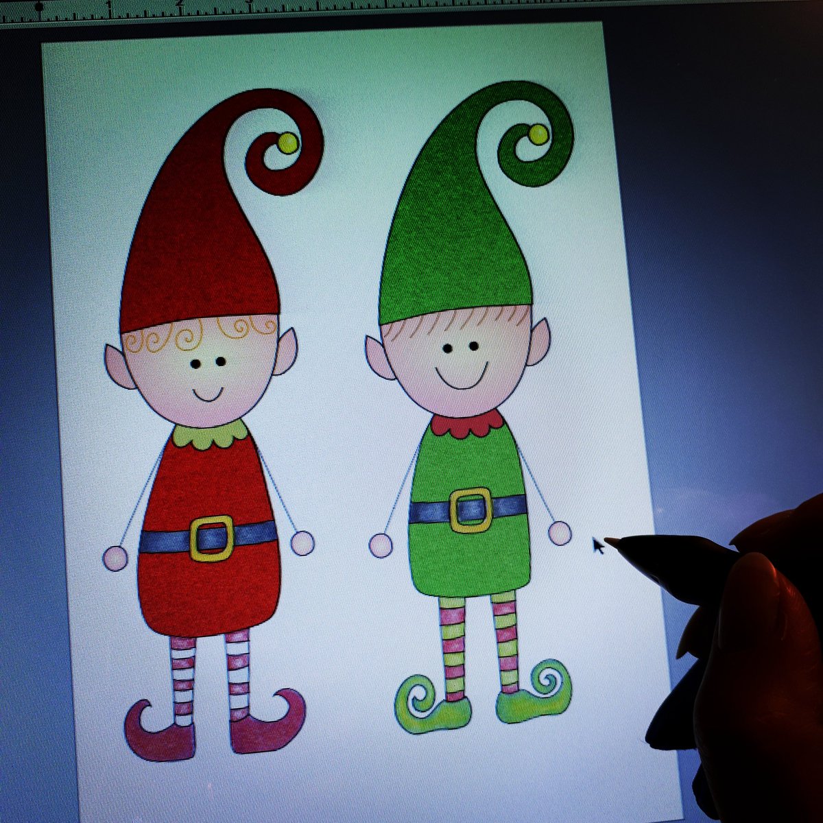 mjacksonmogford's tweet photo. Love my new fuzzy felt friends #merrydoodlechristmas coming soon #craft #craftkit #craftcollection #christmas #elves #digitalcraft #digi #hybridcrafting #papercraft #cardmaking #scrapbook #myart https://t.co/aNHtIPnKCz