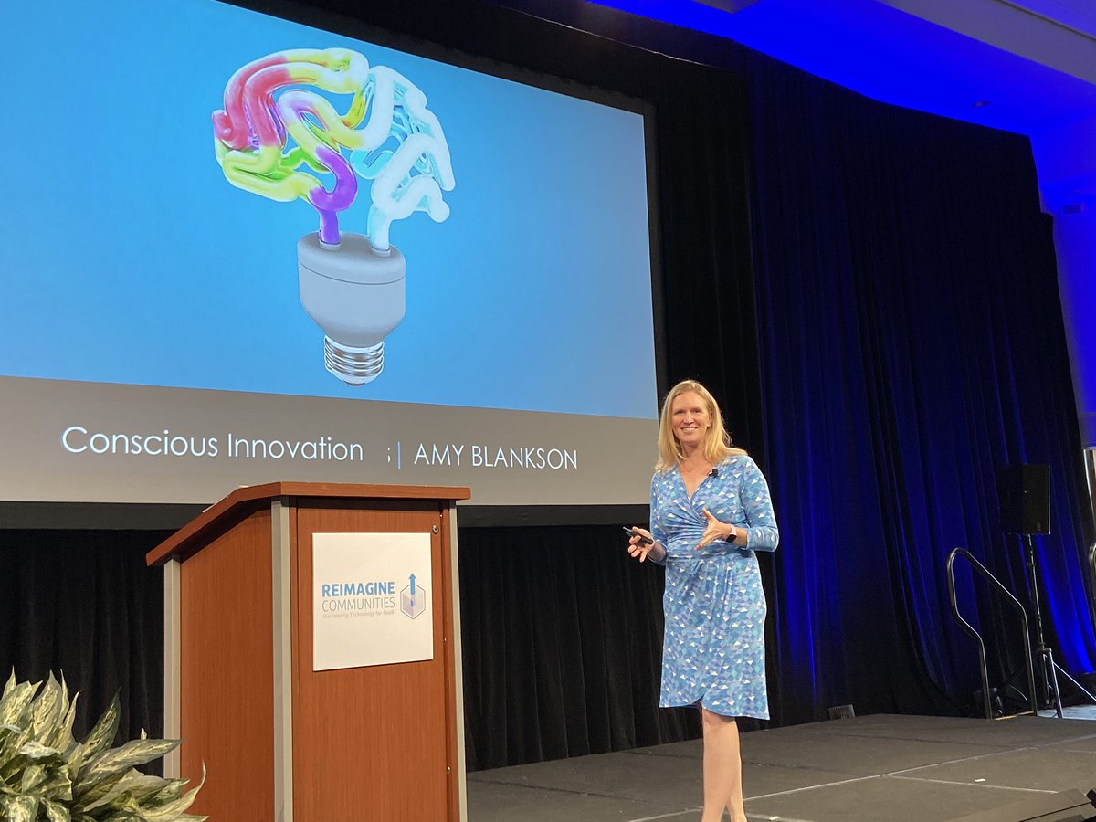 monica_shortino's tweet photo. Amy Blankson sharing steps to being conscious innovators 1) stay focused 2) leveraging optimism 3) embrace a growth mindset 4) upsource your knowledge. #futureedgedfw #rcsummit19 https://t.co/isULj6gBz3
