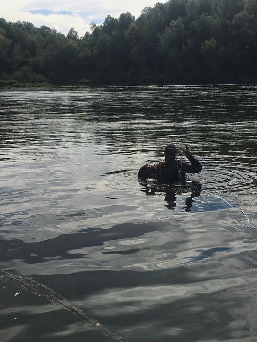 Amo mi trabajo  #diving #Ebro #Asc&oacute; #siluros https://t.co/Gi8YPn0nyn<a href="/tag/diving"class="tags">#diving</a><a href="/tag/ebro"class="tags">#Ebro</a><a href="/tag/asc%C3%B3"class="tags">#Asc&oacute;</a><a href="/tag/siluros"class="tags">#siluros</a>