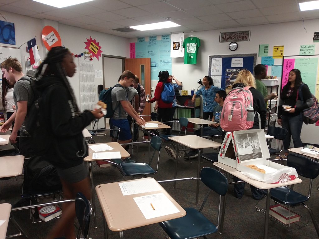 SnookISD's tweet photo. Bluejays showed up in force to sign up for Academic UIL events! https://t.co/NzsK9prmx1