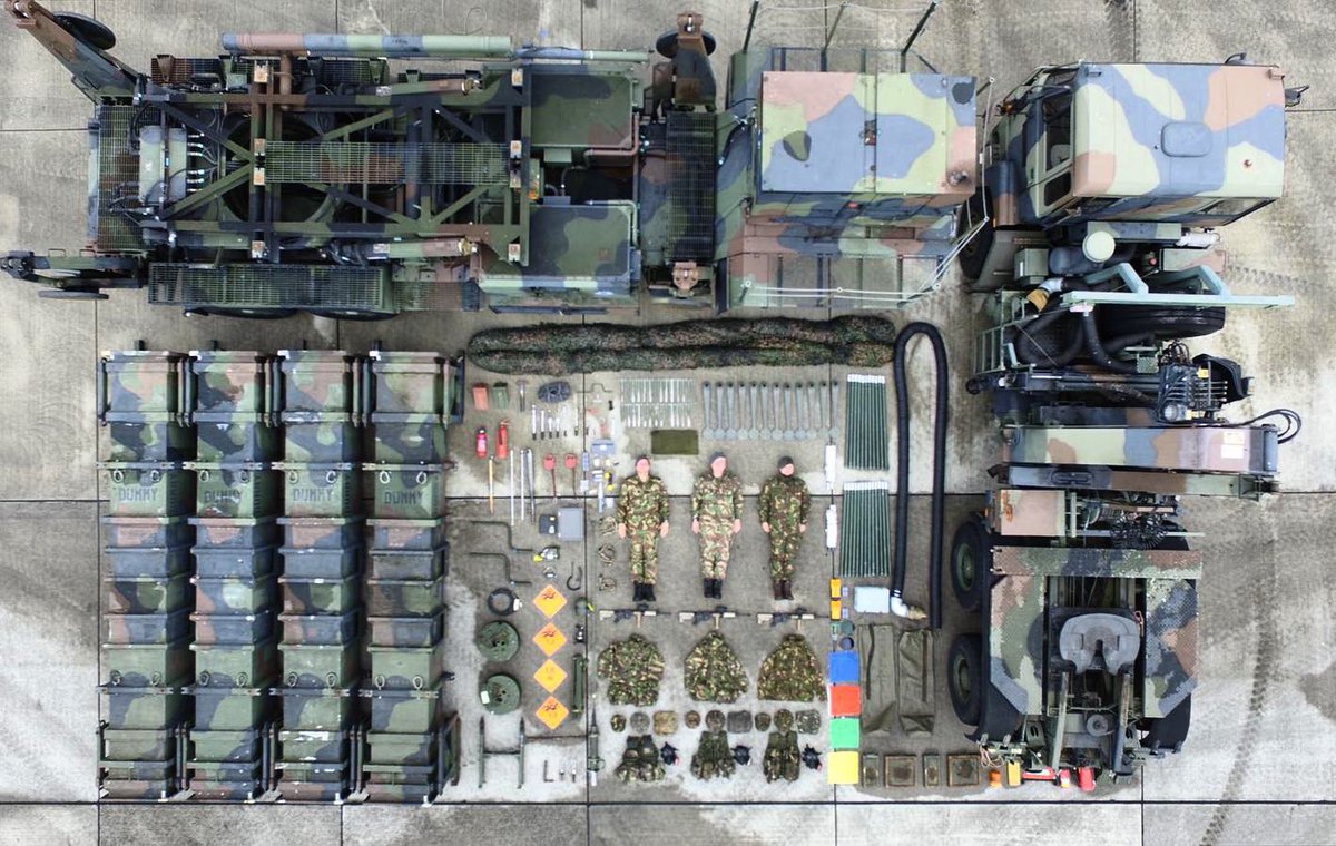 landmacht's tweet photo. Het heeft wat moeite gekost om een drone-operator te vinden die boven onze kazerne durfde te vliegen met al die luchtafweer van het @DGLC_KL 😉. Uiteindelijk is het toch gelukt! Stay tuned for #stinger #fennek @Kon_Luchtmacht 
 @DefensieOnline #patriot #tetrischallenge #vredepeel https://t.co/DY5TRRgGV7