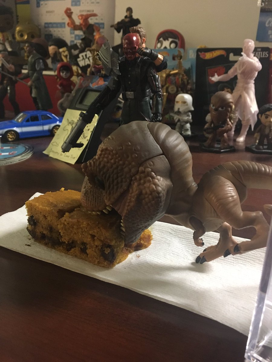 IGotInForFree's tweet image. Even Rex digs the pumpkin brownie. #BakeItHappen