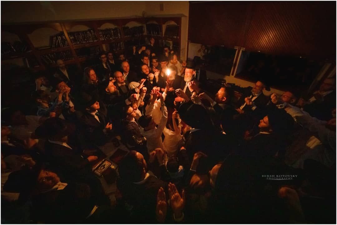 Nothing like the glow of Yom Kippur Havdalah marking the end of the fast, and separating the prior 10 days from the year. 

Though understandably most people dread the Yom Kippur Fast, we can't wait til the Havdalah candle is lit and the ceremony begins. 

📷 @hirshkotovsky