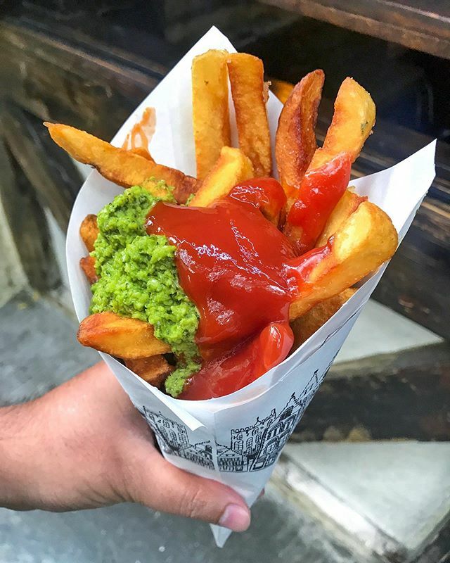 Exactly what you need to beat the Monday blues! 🤤
In Picture-
Fries with Mexican Ketchup 
PS- Also, try their pesto mayo and sweet mango dip! 😁
.
.
.
📍 <a href="/pommesfritesnyc/">Pommes Frites</a> , West Village
.
.
.
#Fries #Ketchup #CrispyFries #Pommes #PommesFrites #DailyFri… ift.tt/2IuAW1f
