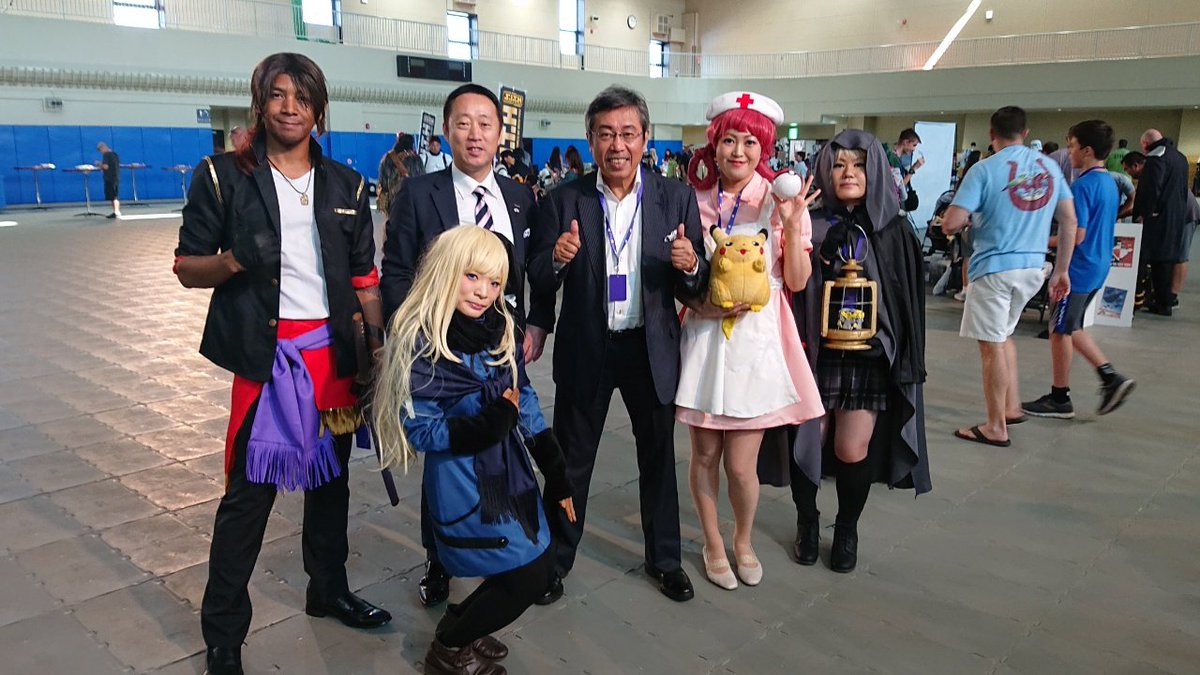 sai19751222's tweet photo. 10月5日&amp;6日、山口県岩国市で開催「IWAKUNI COMIC CON 2019」で岩国縁の方とも交流出来ました。

岩国市長の福田良彦さん。漫画家の弘兼憲史さん。アニメーターのスティーブ・ベネットさんなど貴重な交流も。

【IWACON公式Twitter】
@IwaconMccs

#iwacon #comicon #コミコン #アニメ #声優 #コスプレ https://t.co/iUyKoUuB03