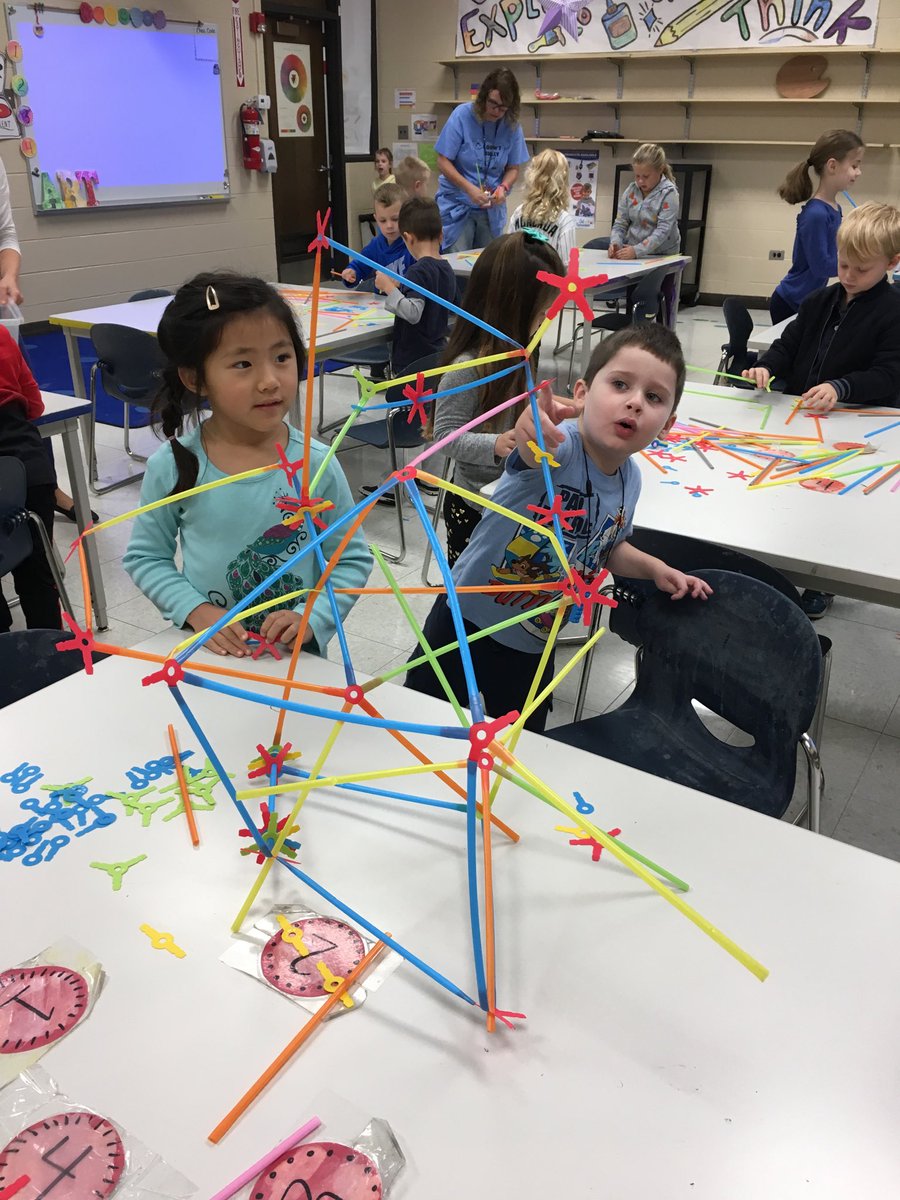 Ocall7890's tweet photo. “It’s a helicopter carrying a castle!!” Working together in STEAM today! ⁦@art_with_miss_p⁩  ⁦@MrsmccloskeyK⁩ ⁦@WaznyAlexandra⁩ #sd113a #owbears https://t.co/gsu9XhqbYn