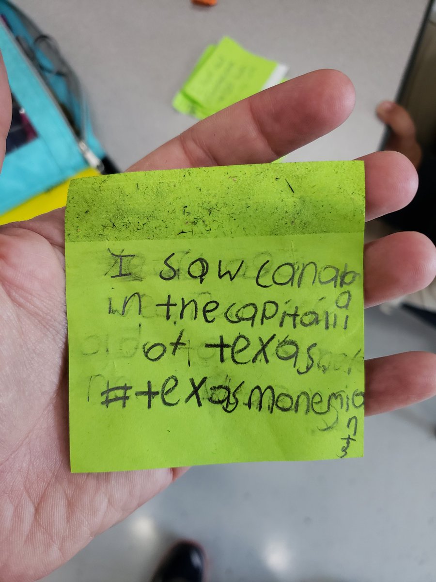 mrjosemendiola's tweet photo. Look @MelissaAldana13 , our students are using their writing skills to summarize about some important #TexasLandmarks that we saw using the VR Googles at the Lead Center #Ruthes #Engagement Thanks @MsAnderson_Holt https://t.co/ddiW218c4R