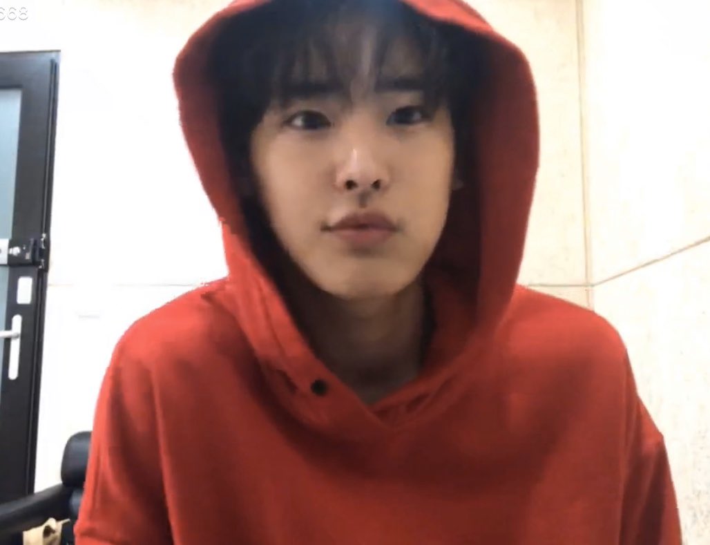 qlssmfaa's tweet photo. 너무웃겨.. 다들 빨간모자와 늑대로 허버허버중 사람 생각하는거 다 똑같군아 https://t.co/Cic3DNhugi